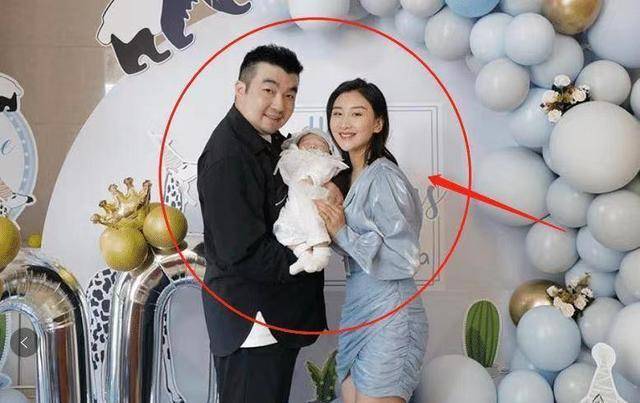 蹦床公主何雯娜:遭人嘲讽,为钱下嫁二婚胖老公,如今被宠成公主_梁超