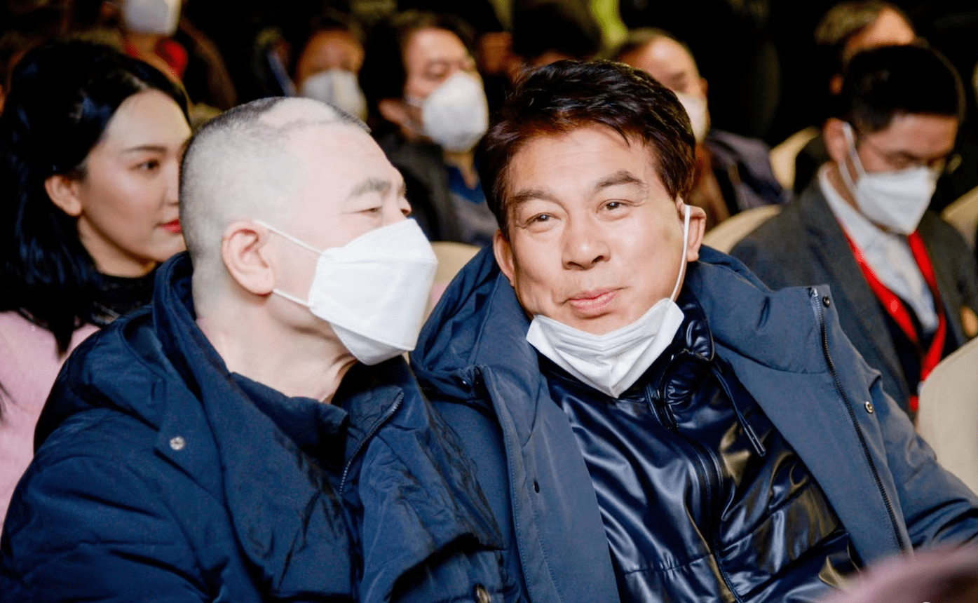 剃光头和朱时茂闲聊,与妻子移民已获批_活动_美国_网友