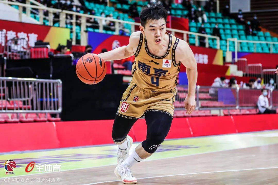 南京同曦宙光结束对阵广东东莞大益十八连败 南京同曦宙光110-99广东