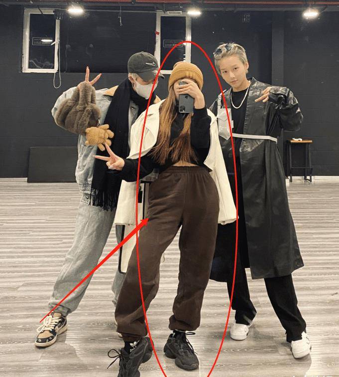 有的网友看到安崎的这些照片,都有点不敢相信,原来