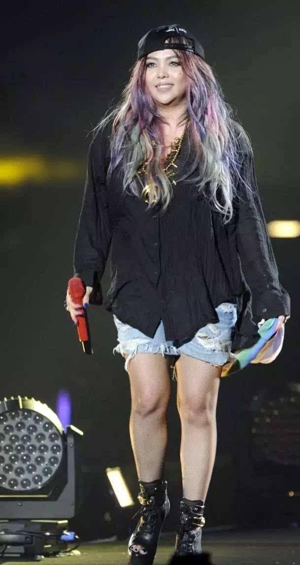 47岁张惠妹4个爆肥原因揭秘,体重失控胖成韩红,只因缺乏意志力_减肥