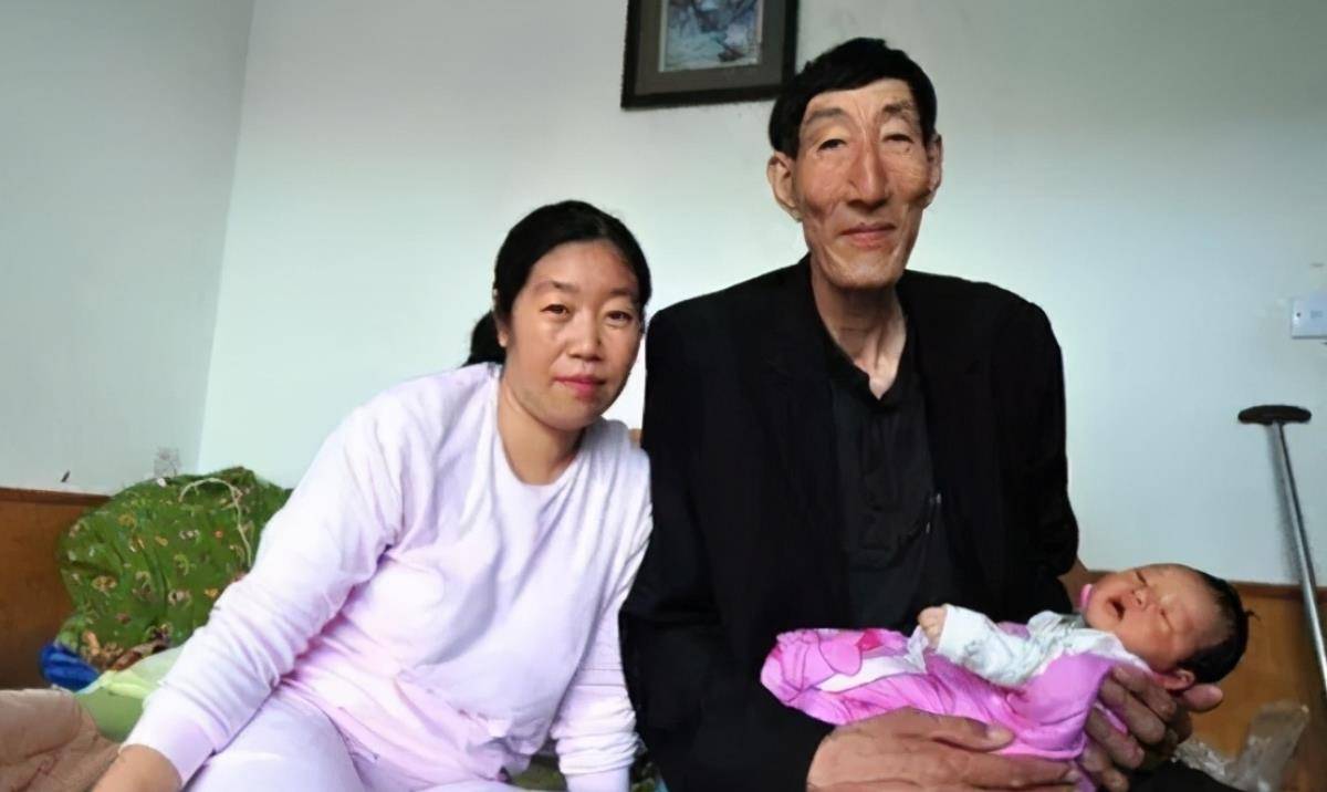 中国第一巨人鲍喜顺,不顾医生劝阻生下儿子,12年以来过得怎么样_身高