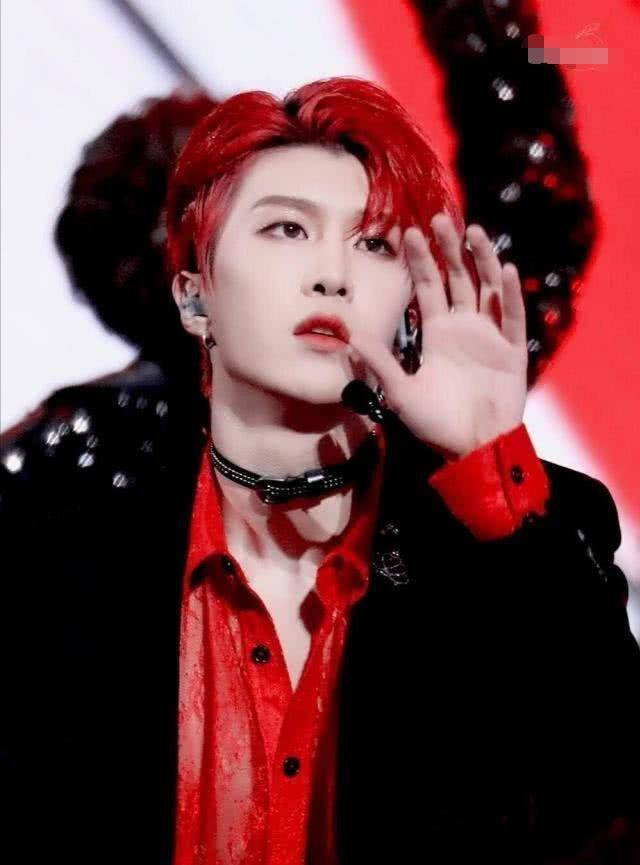 杨洋蓝发鹿晗粉发还有漫撕男发色_蔡徐坤_头发_网友