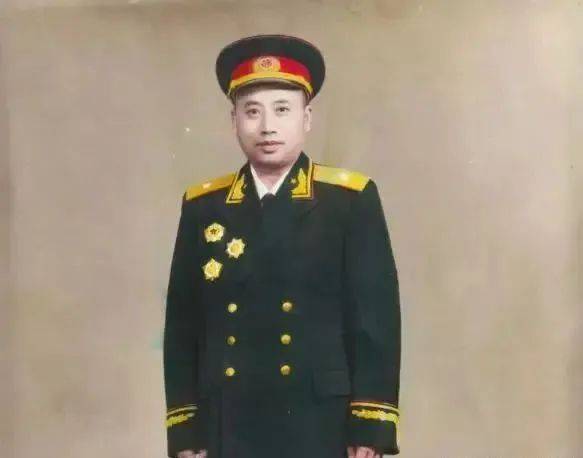 专访回顾|开国少将成少甫之子成健:不当关系兵,父亲送我上战场_革命