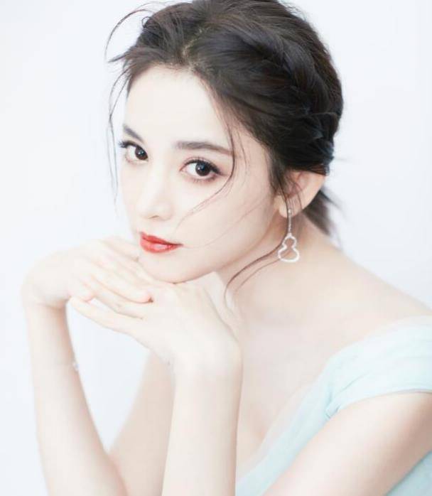 盘点:新疆走出去的5大美女,个个俏丽多姿,时尚绝伦_迪丽热巴_佟丽娅