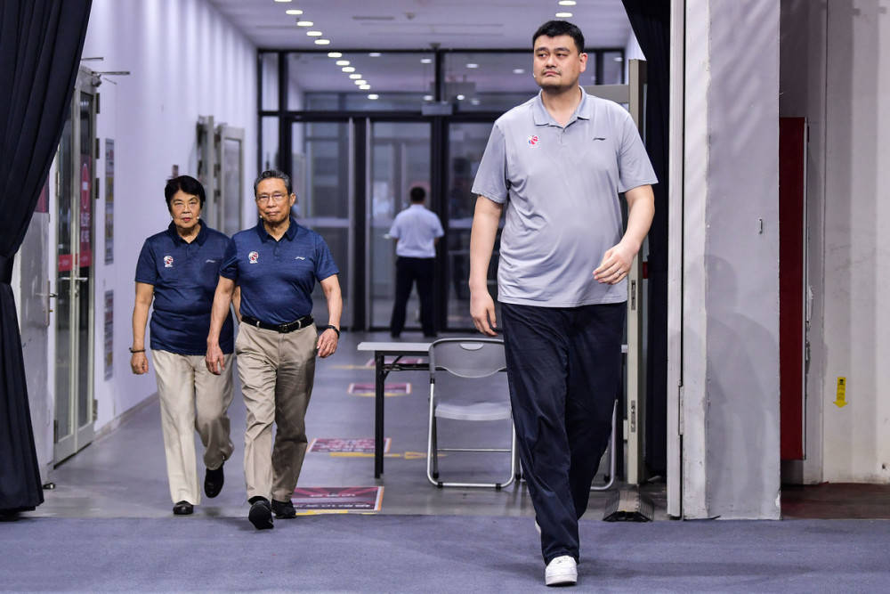 姚明近况,官宣正式卸任,原因曝光,体重超400斤,叶莉说有压力_中国