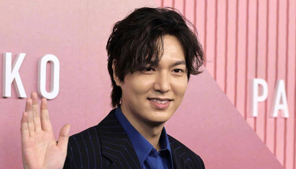 原来34岁的李敏镐真的老了,脸肿了,发型也老了,网友表示:好油腻_欧巴