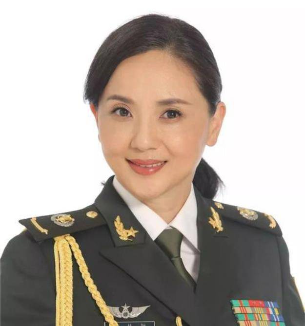 24岁嫁豪门,二婚老公一年给2亿零花钱,连生两子,惹婆婆喜欢_陶慧敏