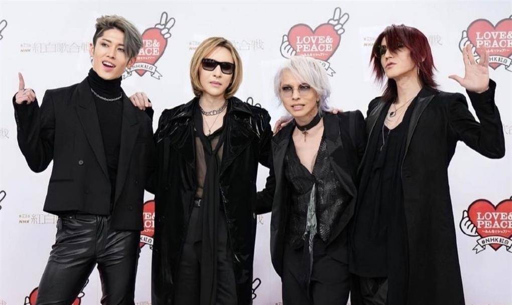 直播间里,yoshiki,hyde,miyavi,sugizo一边吃喝一边聊天,不仅透露了