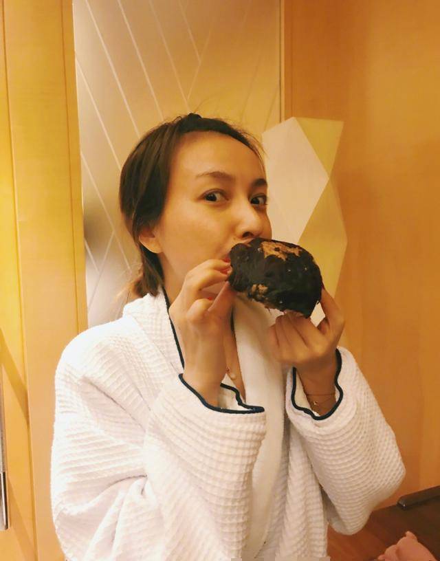 吴昕吃"脏脏包"引围观,声称100斤才完美,潘玮柏估计要笑了_网友_体重