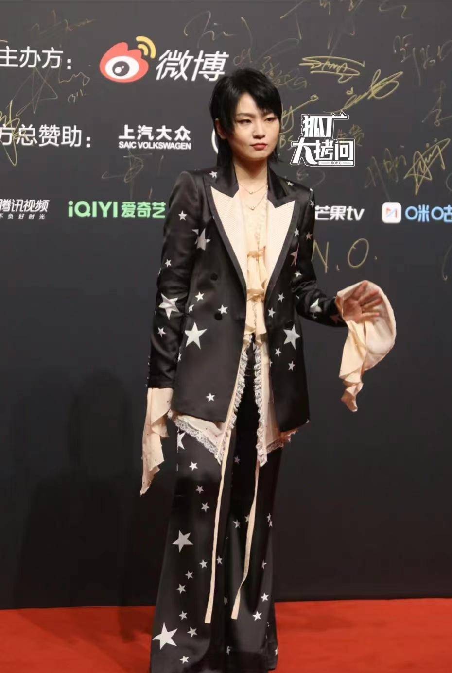 音乐盛典高清镜头,明星露怯,周笔畅土,华晨宇怪,只有阿娇美翻_状态