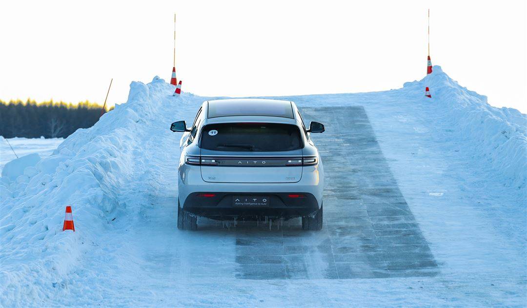 极寒下的雪地华尔兹!aito问界m5冰雪试驾_搜狐汽车_搜狐网