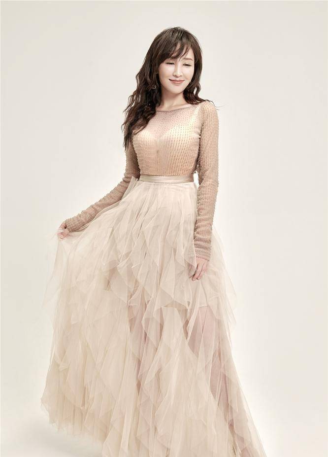 原来和导演私奔住6平米的地下室,现在靠作品走红_丽娜_郭靖宇_私生活