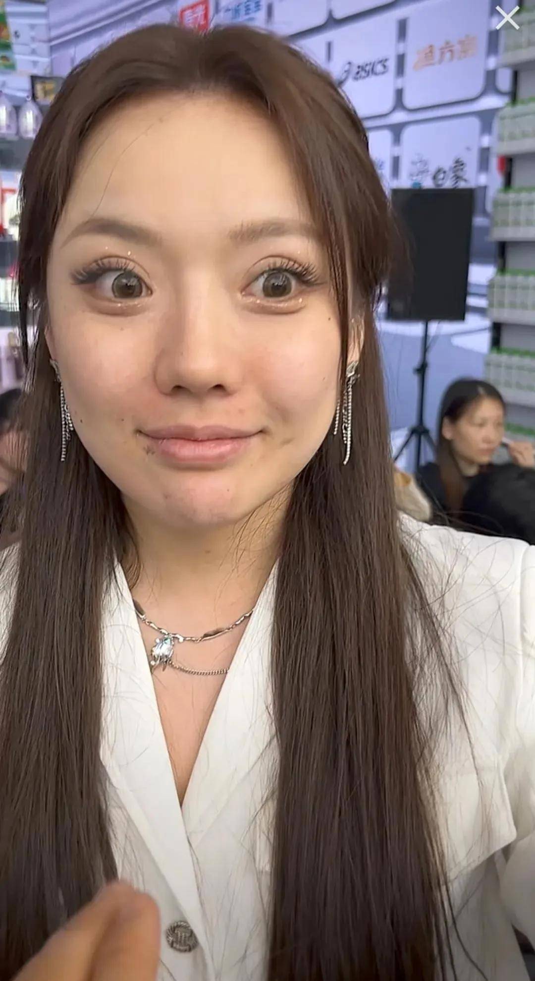 辛巴徒弟丹丹拒绝三个绯闻女友,拒绝和男人去私人餐厅吃饭!