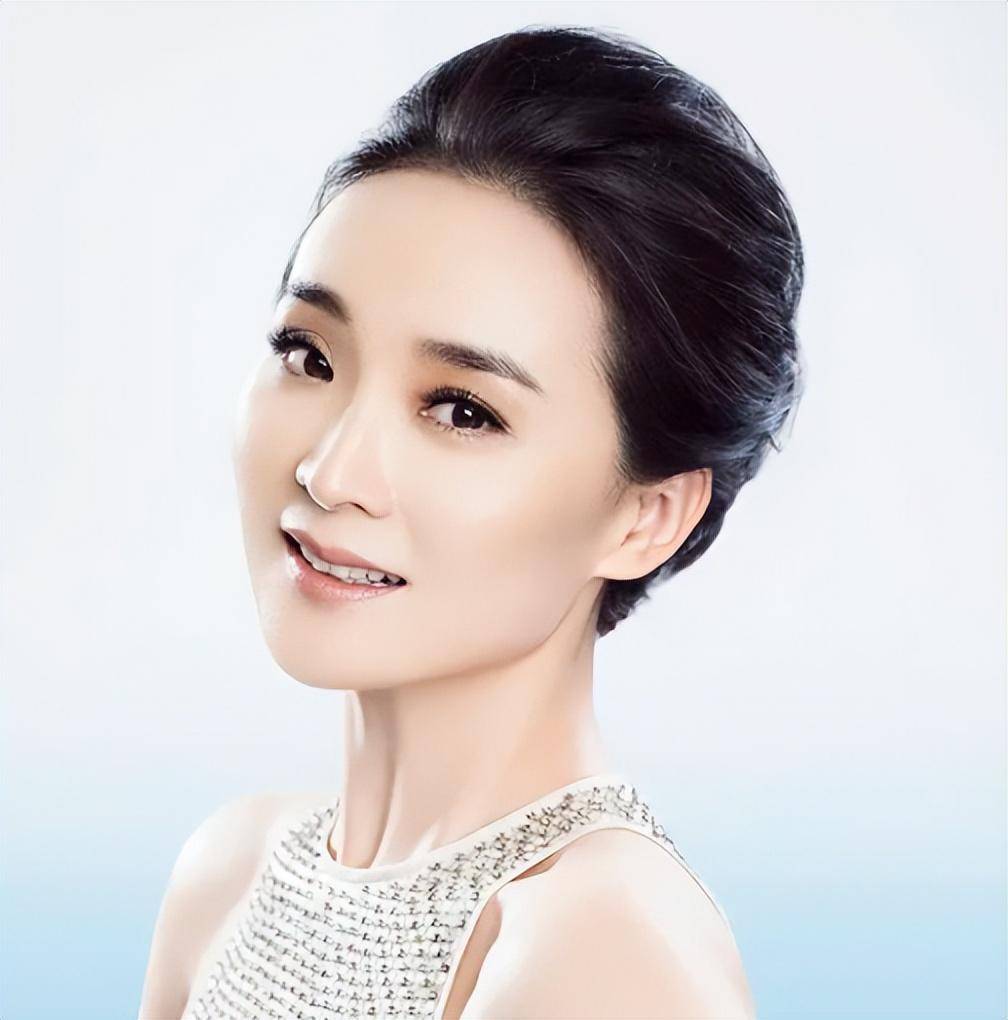 嫁入豪门的"晴格格"王艳,给所有女星提了个醒!_琼瑶_刘涛_阿姨