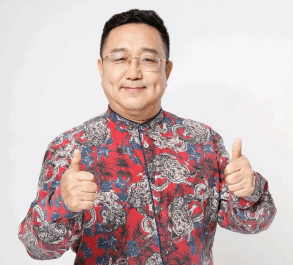 演员句号:二婚娶小11岁的娇妻,47岁喜得女儿,风光背后是心酸_表演