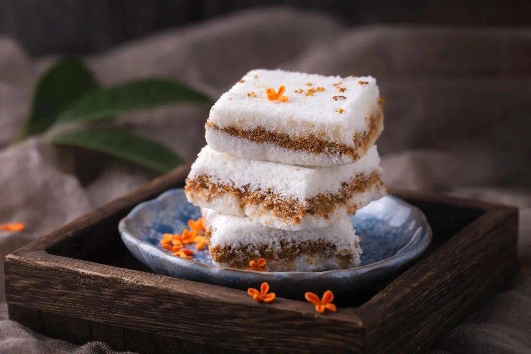 北方有在大寒吃消寒糕的风俗,消寒糕是年糕的一种,糯米不仅有温,散