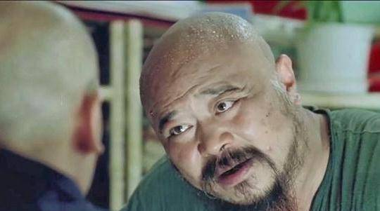 原来67岁的李奇每天吸40支烟,患有糖尿病,还在喝酒,网友:保重身体