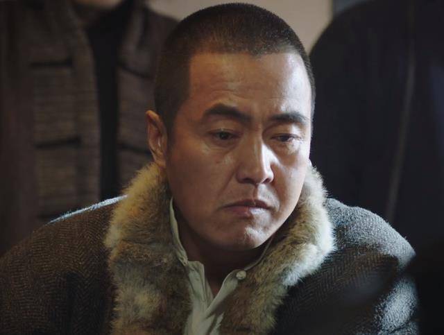 《新世界》成为神剧:源于徐天的狂妄自大,其根在于金海的溺爱_灯罩