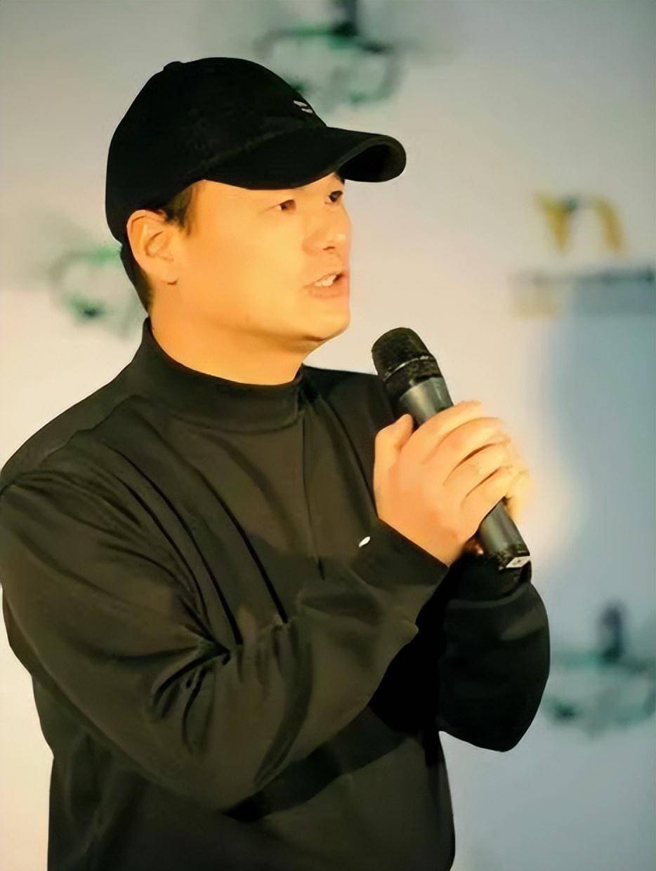 张行的曲风潇洒叛逆,让听众有一种"孤城浪子"的感觉,而他现实也是如此
