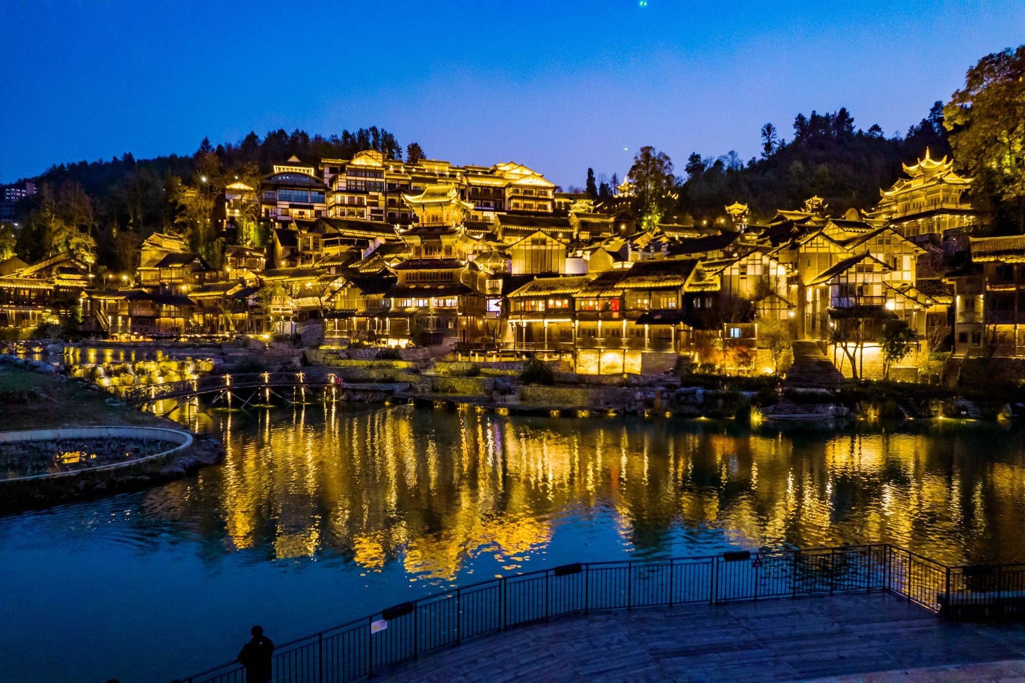 遵义古城夜景图片图片