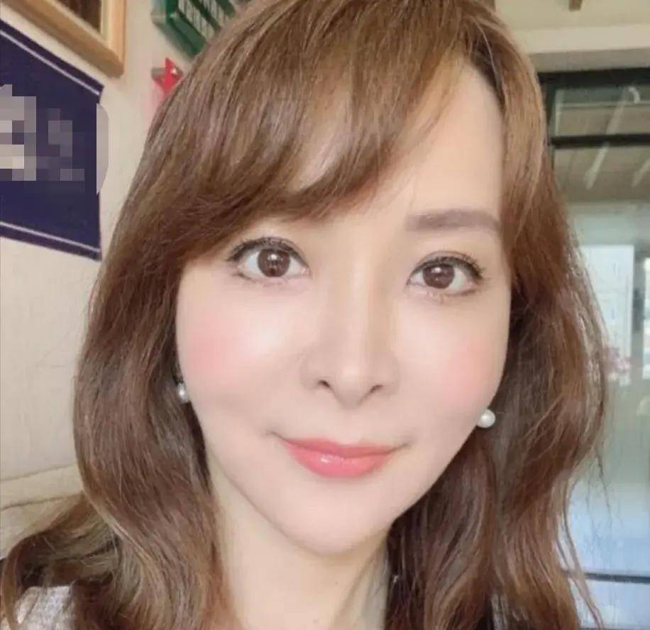 蒋萍作为台湾一名演员,模特,入圈年龄早,也是比较有名气的一位女星,她