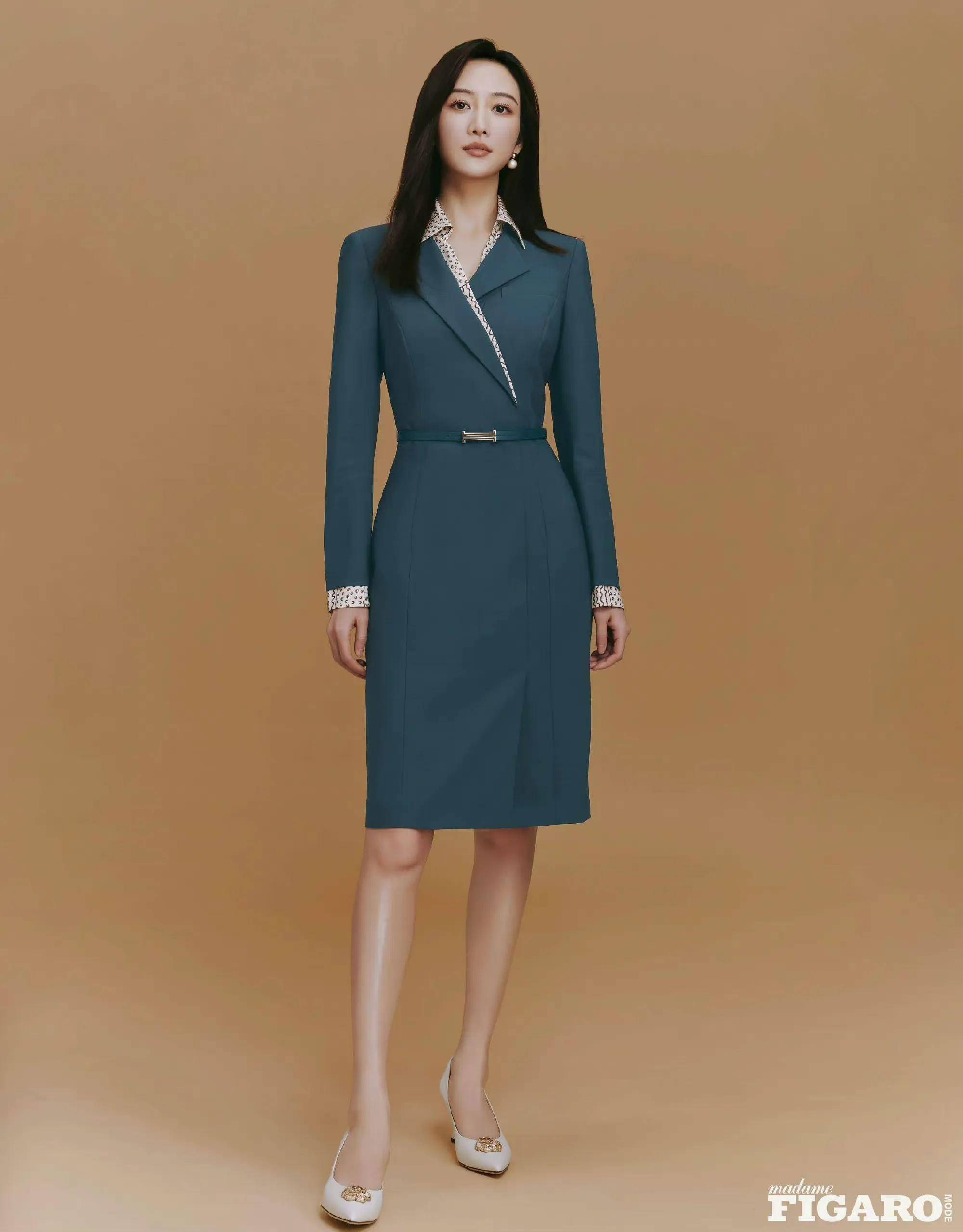 王鸥新年开运红裙大片 穿深v抹胸裙优雅高贵 性感妩媚_酷飒_网络_图片