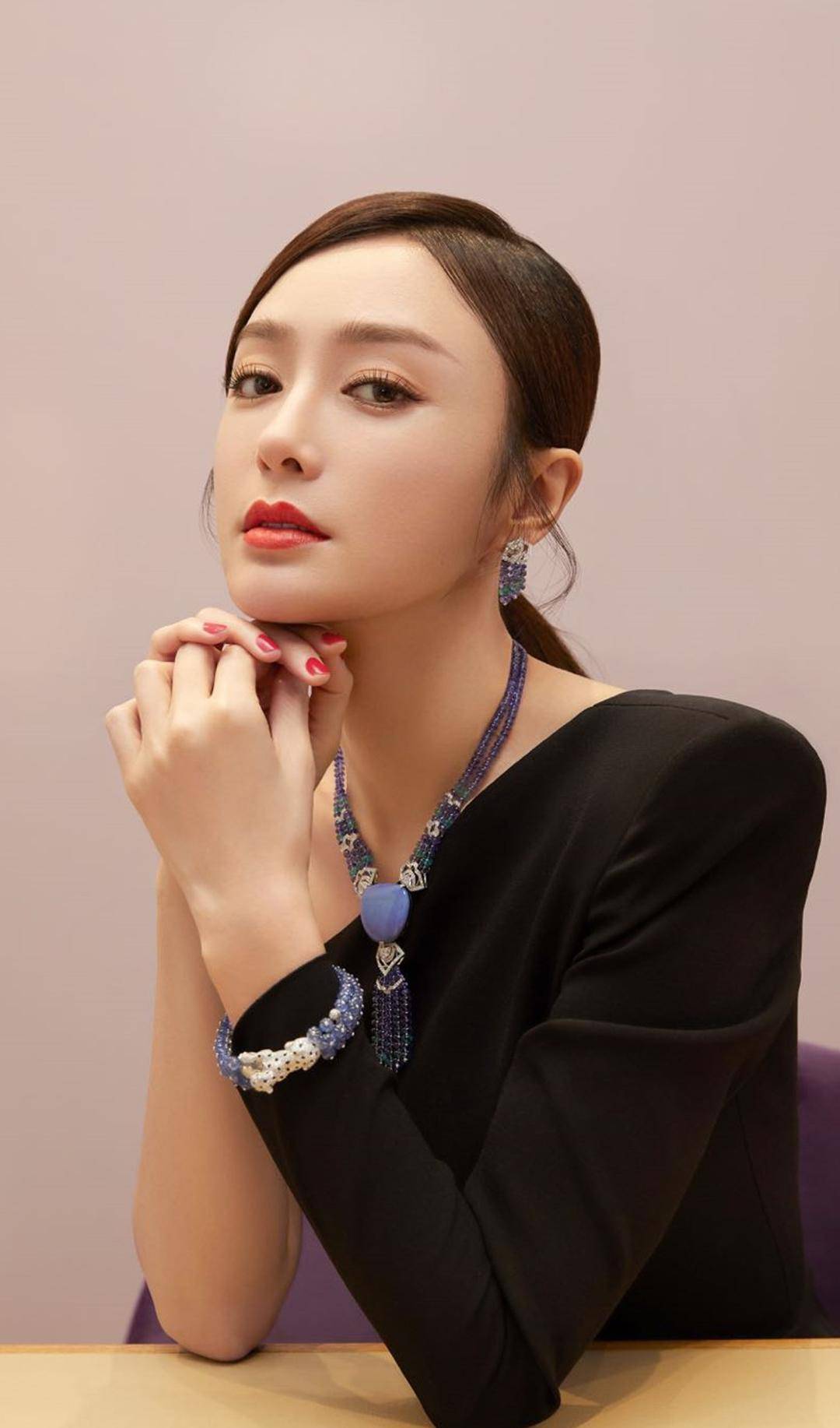 八位至今未婚的女明星,个个都是实力派,50多岁依旧美得不可方物_殷桃
