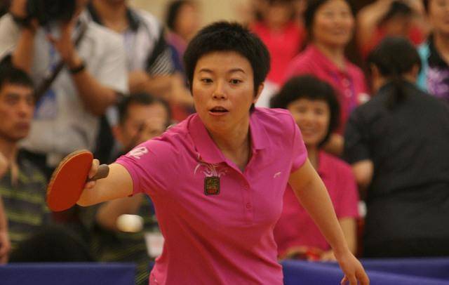 那一年,杨影有幸参加了第44届世界乒乓球锦标赛,并且收获颇丰.