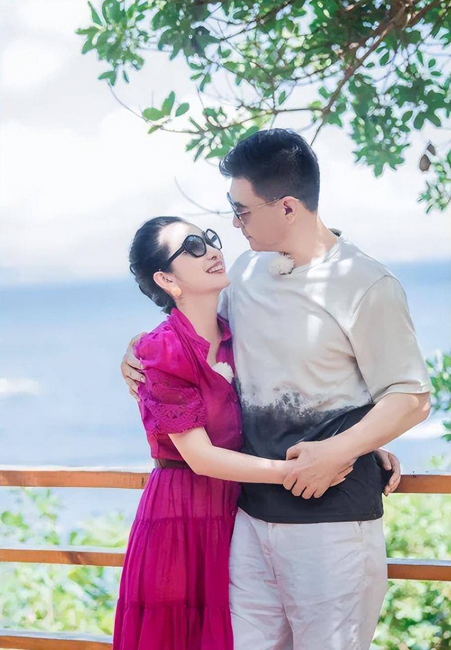 身为中戏96届"八大金花"之一的秦海璐可谓是家喻户晓的演员了,其精湛