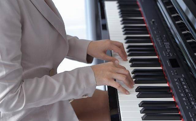 初学钢琴最容易出现的问题:弹错音,弹错音了怎么办呢?
