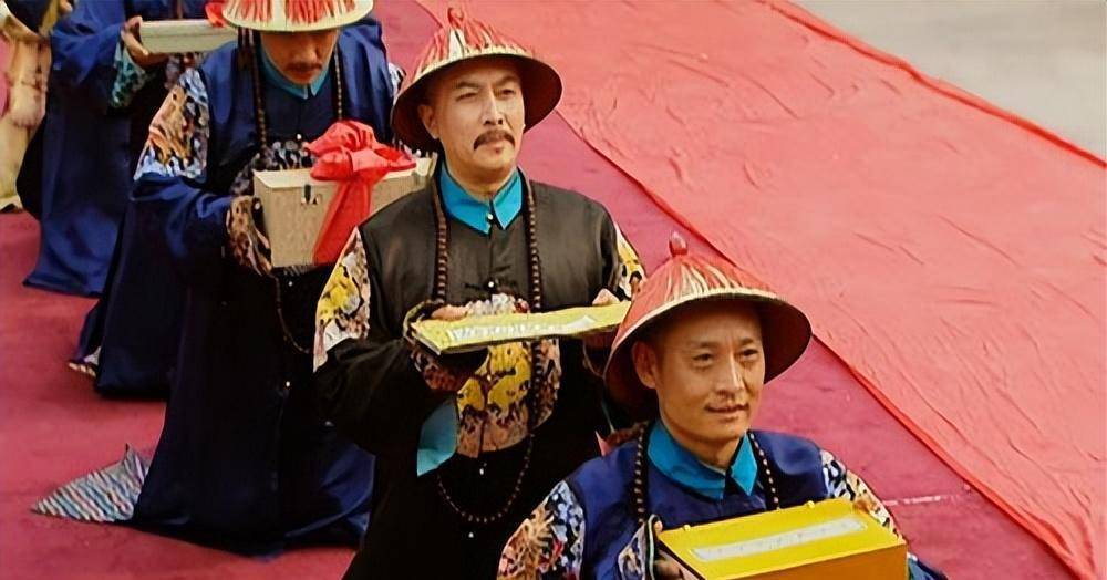 胤祉:康熙第三子,第一个向雍正磕头称臣,却被软禁父子皆死_马佳氏_皇