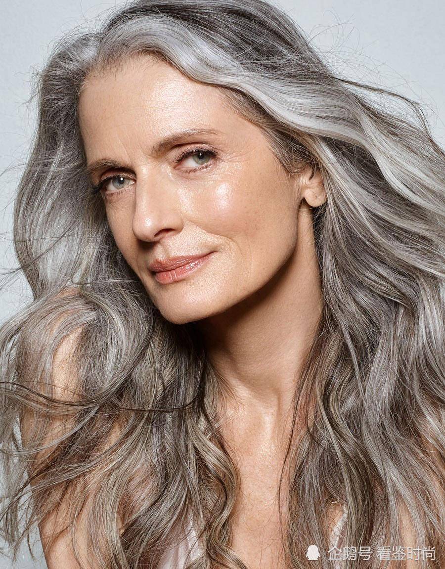 65岁满头银发,依旧仙气飘飘的经典女人_marian_玛丽安·穆纳_时装秀