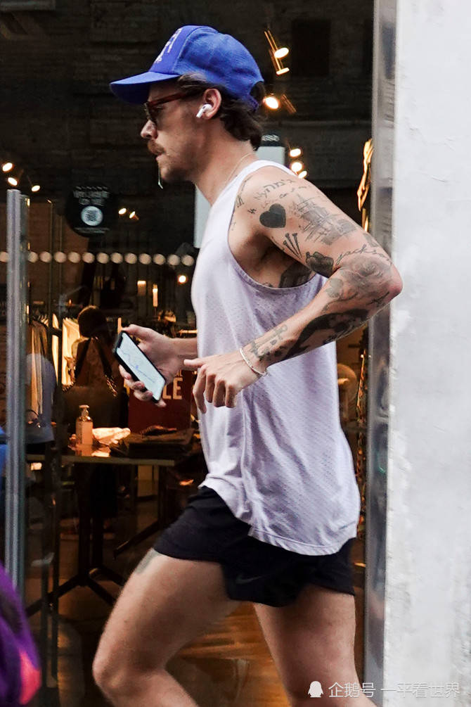 哈卷罗马慢跑展示新形象!健硕肌肉新胡须被赞性感可爱!