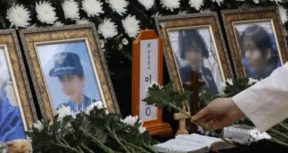 韩国女飞行员遭上司侵犯，结婚当天自杀明志，40万人请愿调查