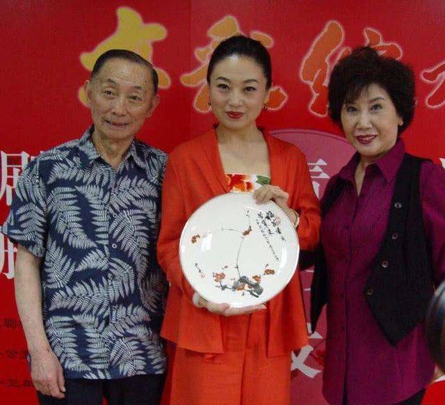 当今京剧界青年演员当属蓝天,张建峰二位,只是姜亦珊走的太可惜_艺术