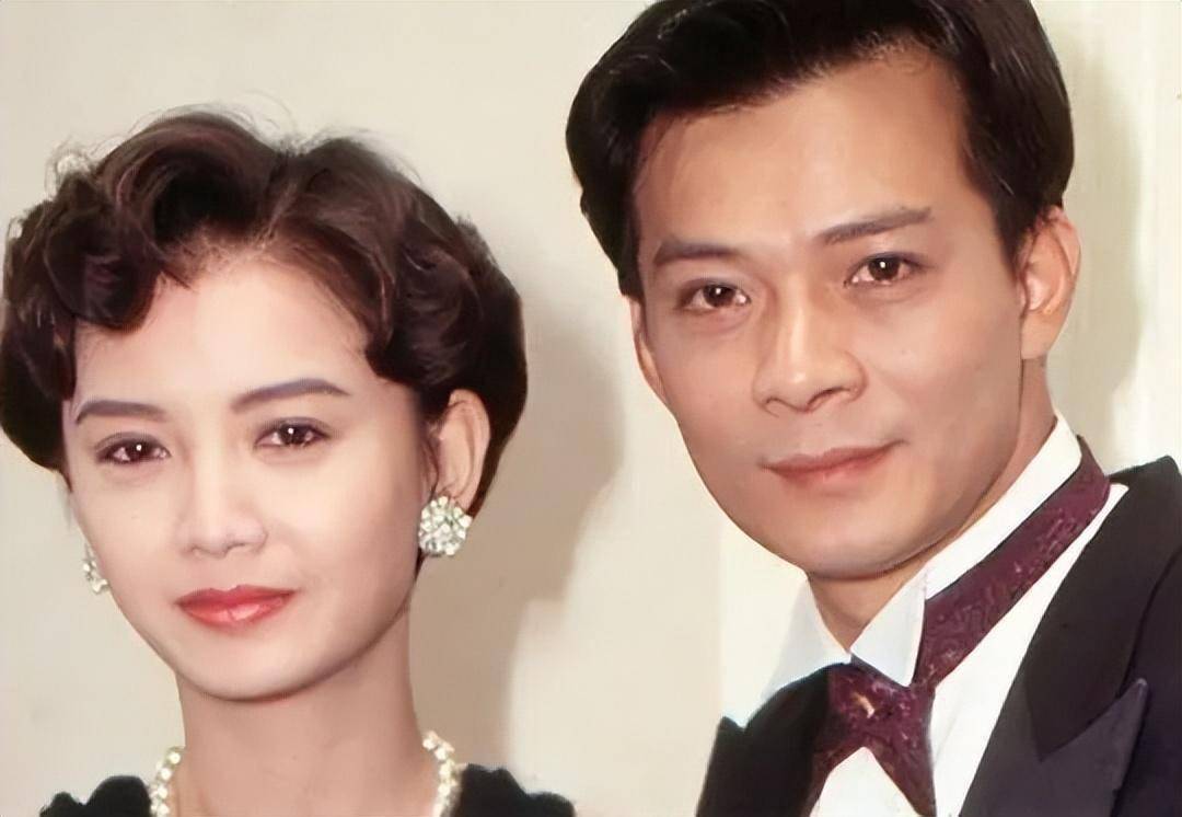 2年过去了,那个曾对妻子说终身不娶的黄日华,履行承诺了嘛_梁洁华