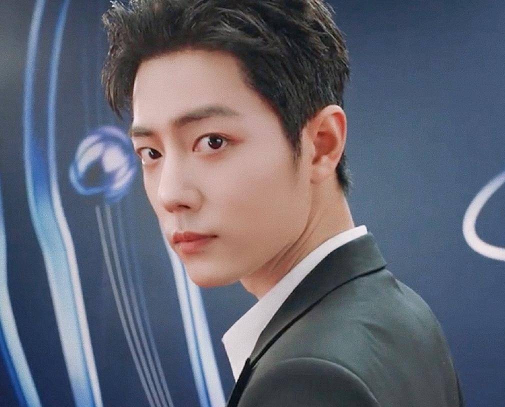 肖战视频拿不出手,官方为难p图颁奖,专访之中点赞最少因被丑到_因为