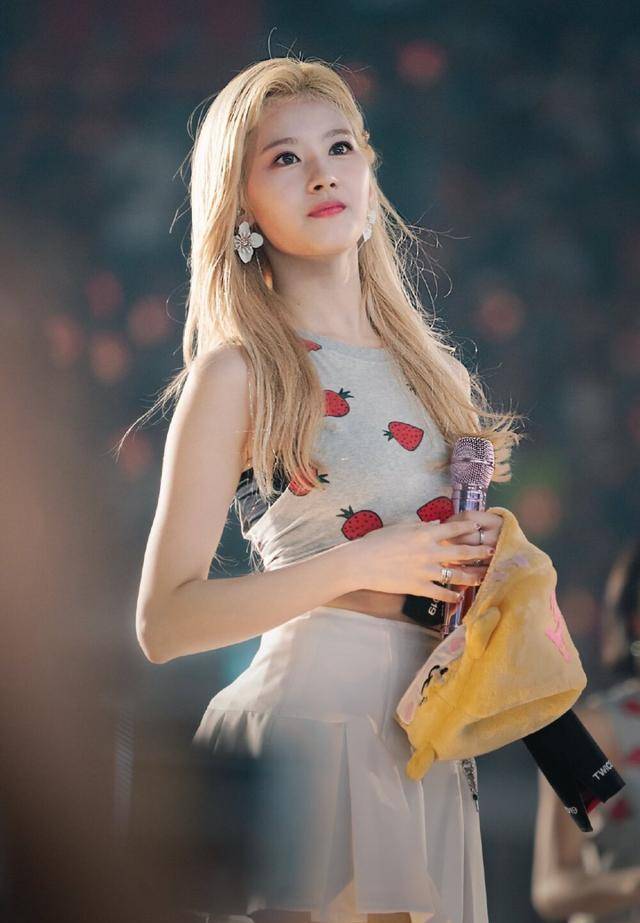 话虽如此,但像林莲娜,周子瑜和sana等人还是有机会发展综艺和演艺事业