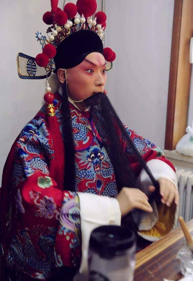 大连京剧院重振了东北京剧事业,这离不开京剧名家杨赤努力与付出_艺术