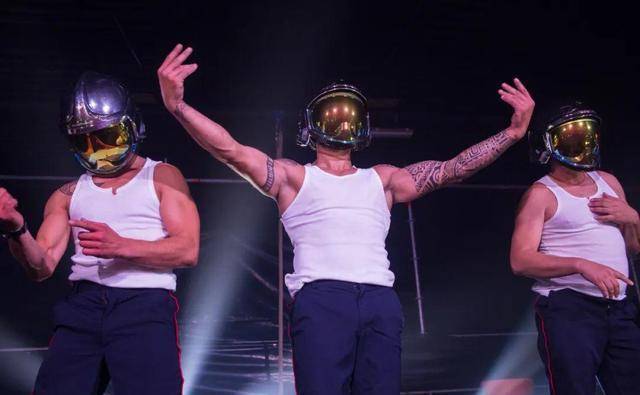 法国人最喜爱的《国庆传统庆祝项目》终于回归,肌肉男的狂欢_拿破仑