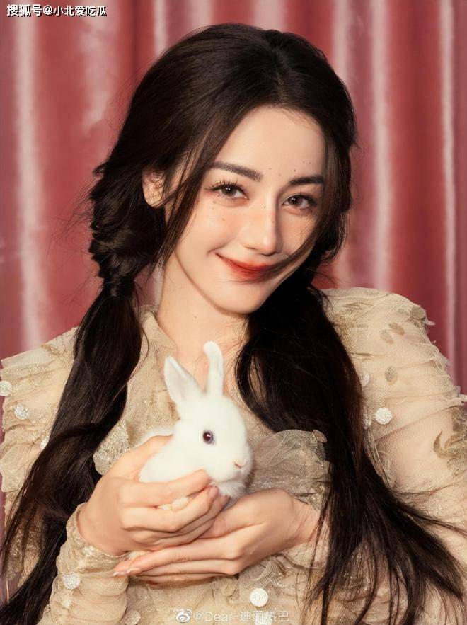 众星晒出贺岁大片:热巴抱玉兔,baby戴兔耳朵,肖战雪中漫步_祝福_林依