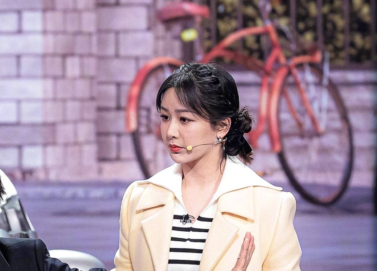 杨紫央视春晚小品造型释出,全身行头价值万元,妆容显老遭吐槽_表演