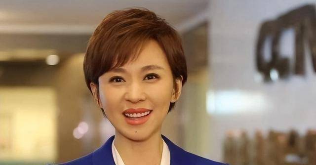 原作已经离开《新闻联播》将近3年了,45岁的欧阳夏丹终于传来好消息