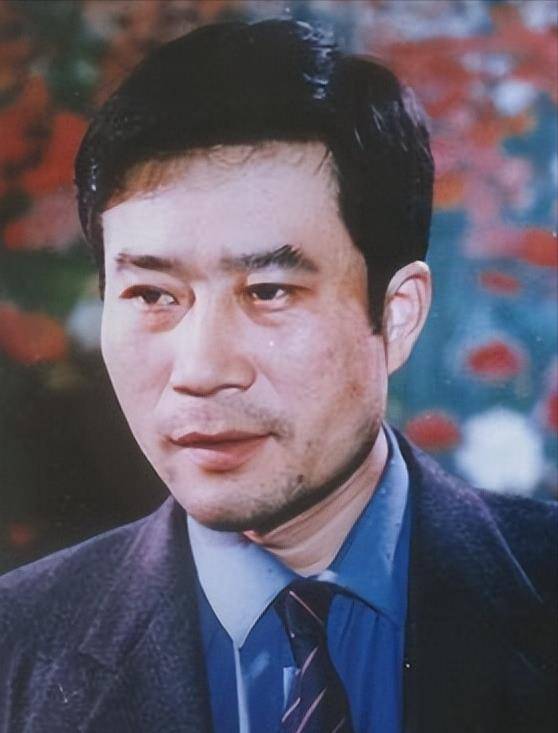 1980年,空政話劇團要拍《九一三事件》,李雪健毛遂自薦,可是並沒有