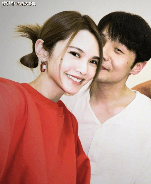 明星年夜饭大比拼,张艺兴丰盛,龚俊接地气,杨幂饺子配蒜_杨丞琳_一