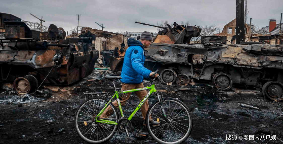 乌克兰布衣如今连手机充电都要到超市列队，多地根底设备被毁