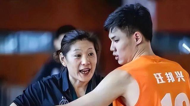 中国女篮u19名帅下课,被外教取代有情绪,姚明用心良苦_李昕_主教练