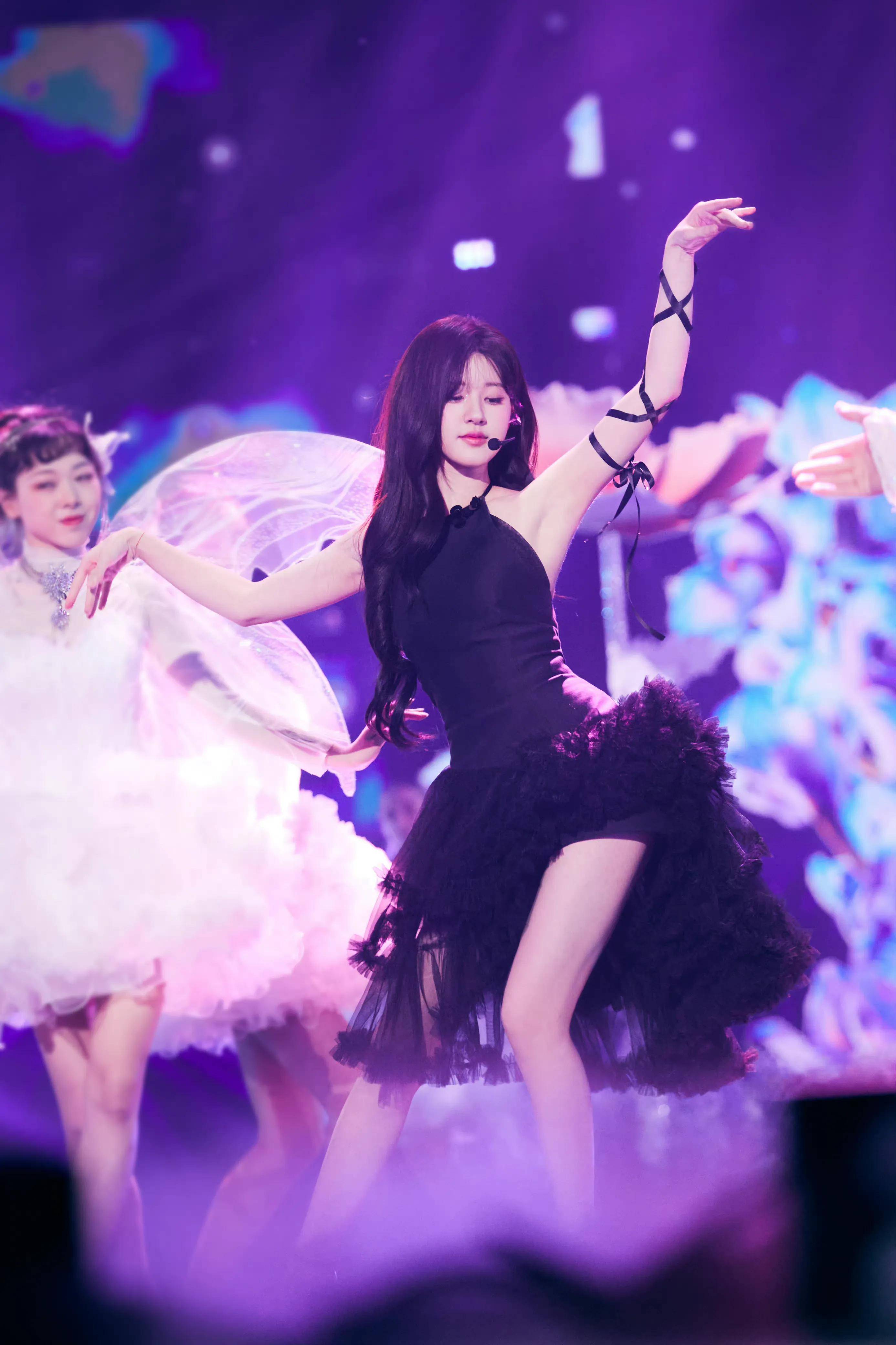 赵露思的性感舞台造型_电视剧_经营_女神