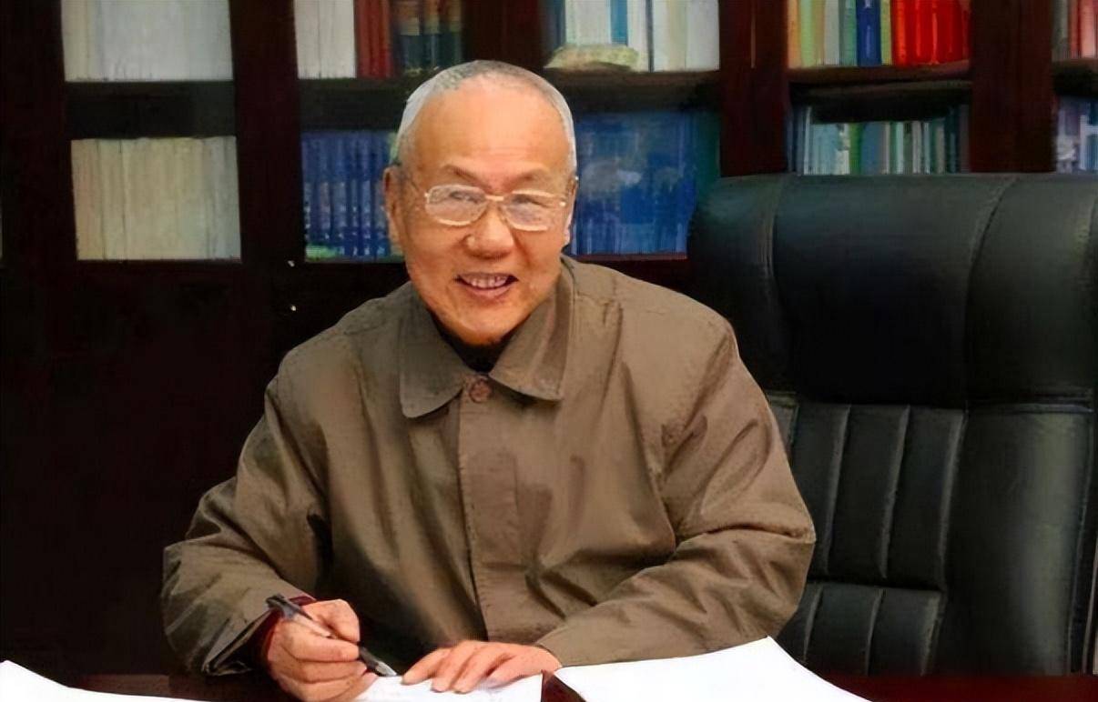 2004年毛刘两家相聚,刘源问王光美他是不是越发像毛伯伯那张照片_李讷